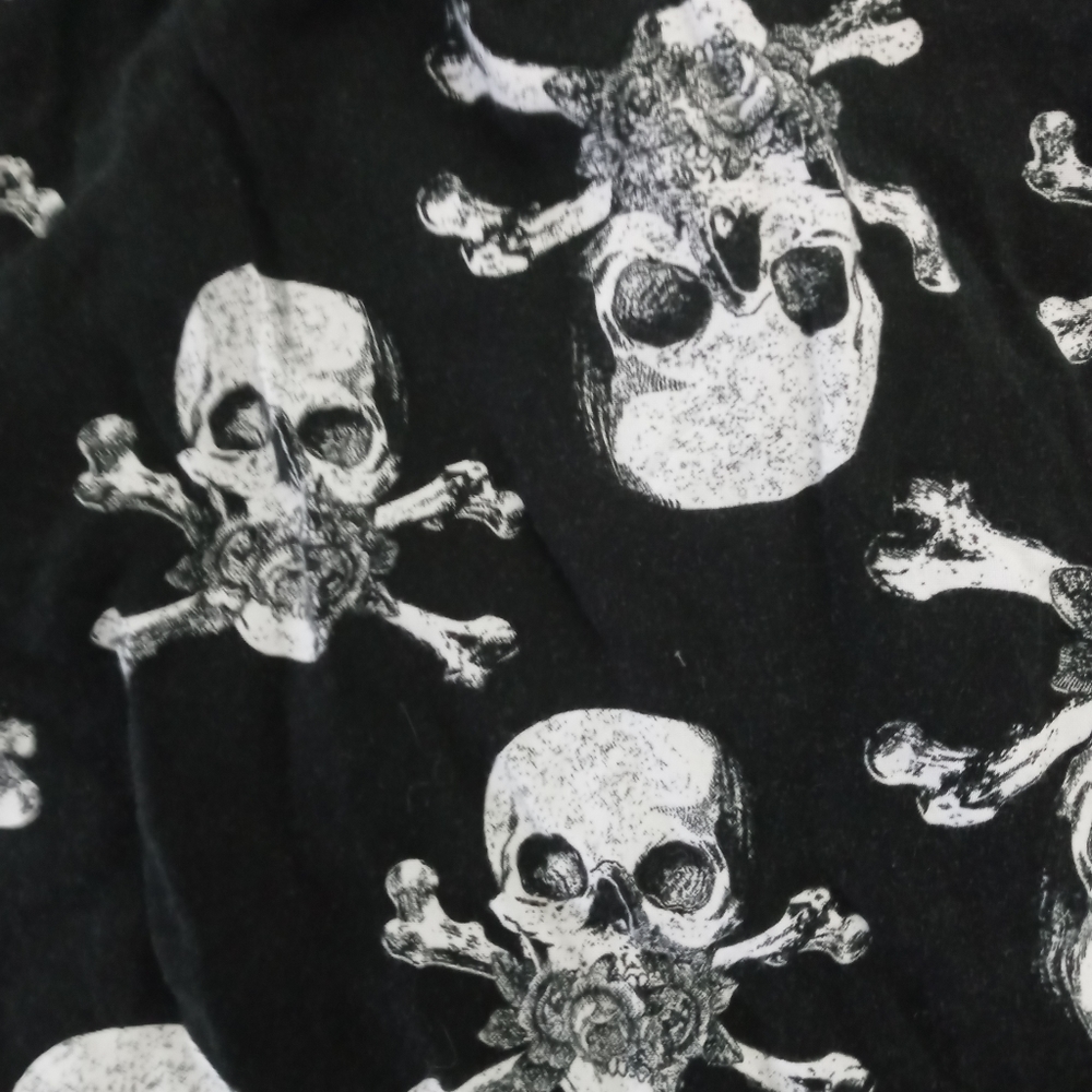 Hot Topic skull skirt